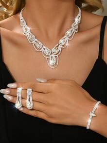 四件套优雅新娘首饰套装，包括闪亮水钻耳环和项链手链，适合婚礼、派对和日常佩戴。