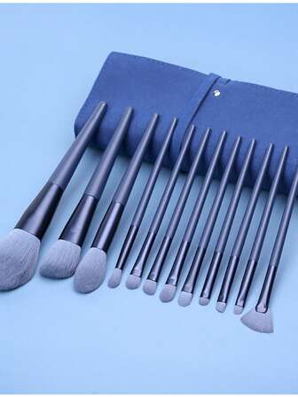 12-delat sminkborsteset, inkluderar ögonskugga, foundation, rougeborstar med trähandtag, Charming Fox-serien