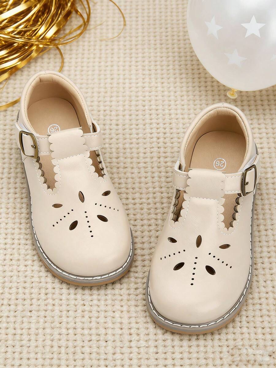 A Pair Of Beige Shoes With Maple Leaf,T-Strap,Metal Buckle - Leather Shoes,Oxford Shoes,Loafer Shoes,Flat Shoes Kids Shoes,Shoes,Girls Shoes,Girl Shoes,Zapatos De Niña,Toddler Girl Shoes,Kid Shoes,Zapatos Para Niñas,Shoes For Girls,Zapatos De Niño,Zapatos,Zapatos Para Niña,Kids,Shoes Kids,Zapatos De Niñas,Zapatos Para Niños,Little Girl Shoes,Zapatos Niña,Zapatos De Niños,Girls Dress Shoes,Girls,Flats,Zapatos Niñas,Toddler Girl,Shoes Girls,Loafers For Toddler & Little Girls & Little Boys | Ideal For School Day,Field Trip,After-School Playdate,Birthday Party,Family Brunch,Picnic,Church Service,Holiday Gathering,Art Class,Library Visit,Park Stroll,Weddings,Outings,Special Occasions,Christmas,New Year Celebrations - 米色 - 查看 1
