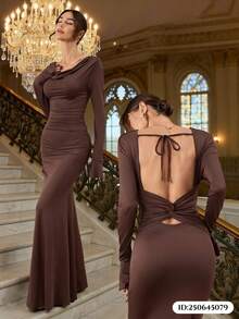 Vestido Longo Elegante Feminino para Outono/Inverno - Design Halterneck Finas Costas Abertas, Detalhes Plissados Torcidos, Mangas Bufantes, Bainha em Cauda de Peixe, Leve e Confortável, Adequado para Reuniões e Festas - Café - Visão 1