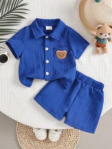 Set de 2 piezas de camisa con bolsillo y bordado de oso y pantalones cortos de moda callejera para niño bebé - azul real - Ver 1