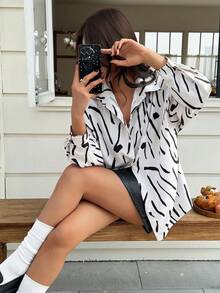 EARO 时尚女士长袖黑白抽象图案衬衫，休闲宽松版型上衣，春夏必备单品 - 黑與白 - 查看 1