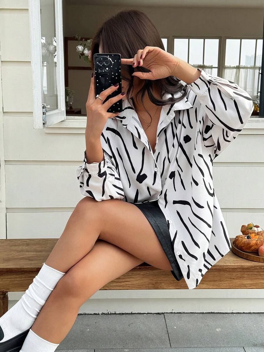 EARO 时尚女士长袖黑白抽象图案衬衫，休闲宽松版型上衣，春夏必备单品 - 黑與白 - 查看 1