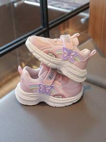 1双女童轻便舒适休闲户外运动鞋，简约纯色网眼鞋面，PU彩虹蝴蝶装饰，时尚可爱厚底运动鞋，柔软内里，柔韧防滑橡胶鞋底，便捷魔术贴搭扣，适合休闲穿着、上学、郊游、聚会、度假，2026春夏款，适合3-12岁儿童。 - 粉色 - 查看 4