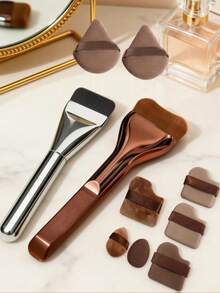 10件套化妆刷套装包含2支密实柔软的粉底刷、6个小巧的化妆海绵和2个散粉扑。专业粉底刷，适用于液体和膏状产品。