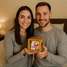 1个旋转相框 - 可容纳8张照片，复古棕色木质设计，适合周年纪念/婚礼、情人节礼物、圣诞节纪念品、新年特别场合礼物、复古装饰、温馨冬季礼物 - 彩色 - 查看 6