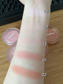 Peripera Sun-Kissed Blush 02 自然透亮霧面腮紅，柔焦模糊效果，輕盈易暈染，持久自然玫瑰光澤，貼膚妝感，適合日常配戴，韓系美妝，4.2g/0.14oz - 02 - 查看 7