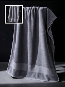 一套简约纯棉浴室用品，包含毛巾、柔软手巾和浴巾，厚实吸水，适合作为浴室毛巾礼品套装，适用于浴室、游泳池、海滩等场所。 - 彩色 - 查看 15