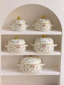 1个玫瑰花纹金边平底平底锅，多种尺寸可选（16-18-20-22-24厘米）。适用于家庭烹饪、盛菜和煮面。可在炉灶和壁炉上使用。便携式平底锅，是户外露营的理想之选，也是冬季露营的必备品，更是馈赠亲友的绝佳礼物。