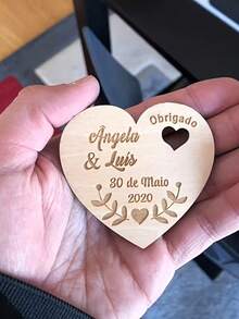 Imanes de corazón de madera personalizados para boda, etiquetas personalizadas de estilo rústico beige para novia y novio, etiquetas personalizables para novia y novio, tarjetas de lugar de estilo rústico - Multicolor - Ver 6