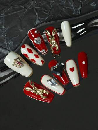 CrystalHola Juego de 10 pegatinas de manicura francesa hechas a mano para Navidad. Lindas, elegantes y exquisitas. Decoradas con gemas brillantes, colores vibrantes, cuadrados pintados a mano, patrones de corazón y accesorios delicados. Diseño de cobertura total. Removible y reutilizable. Duradero y de larga duración. Opción única de arte de uñas de verano. Artículo de moda imprescindible para fiestas y bodas.