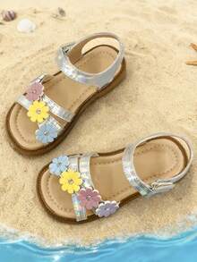 1双儿童夏季凉鞋，饰有可爱花朵，露趾设计，配有方便的魔术贴绑带，轻便透气，适合户外活动 - 銀色 - 查看 2