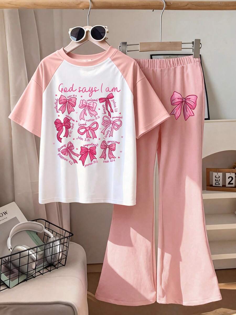 Este conjunto de 2 piezas incluye una linda camiseta de manga raglán con estampado de moño rosa y un pantalón acampanado, muy adecuado para que las niñas lo usen en primavera y verano. Este es un conjunto de top y pantalón juvenil. - Rosa - Ver 1