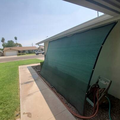 Sunshade Net For Open-Air Parking Lots, Made Of Durable Materials. Large-Area Coverage Effectively Reduces The Temperature Inside The Car, Protects The Car Paint, And Reduces Ultraviolet Damage. Suitable For Parking Lots In Residential Areas And Commercial Places.
