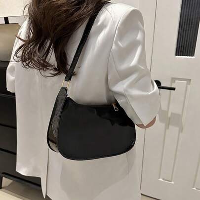 这款方形女士手提包采用光泽皮革制成，是一款迷你单肩/斜挎包，设计紧凑，不对称的弧形线条更添精致感。它配有顺滑的拉链和舒适的肩带，适合日常使用、工作、约会和聚会等场合。多种颜色可选。