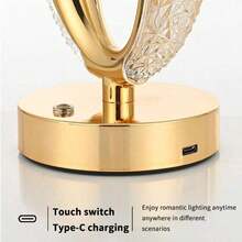1个LED水晶台灯，三色变换，触控操作，Type-C充电，室内夜灯，适用于床头柜、客厅、卧室、餐桌等场所。