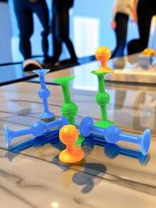 7件套吸盘飞镖套装，采用强力吸盘设计，硅胶材质制成。非常适合桌面游戏、家庭聚会、团队活动、室内外吸盘投掷游戏以及派对礼物。 - 彩色 - 查看 2