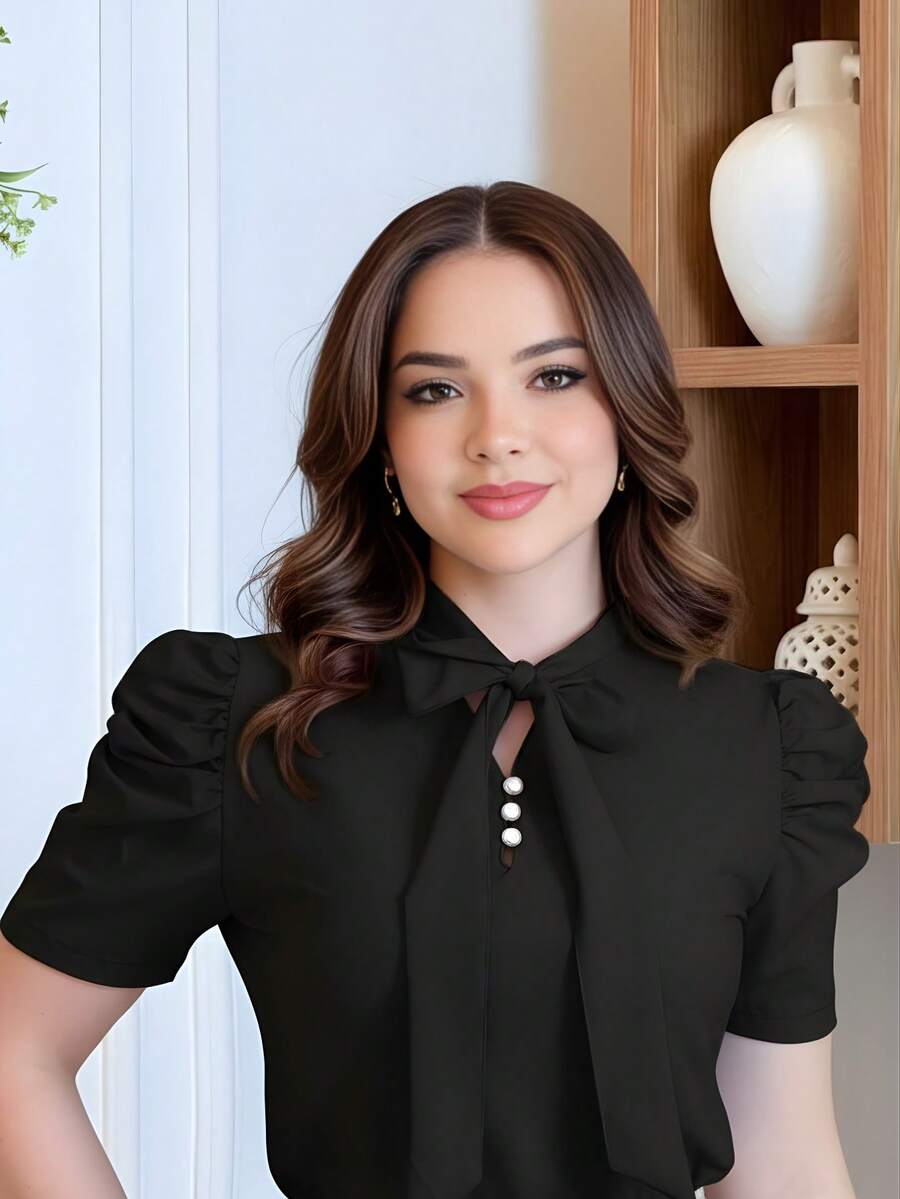 Short-Sleeved Blouse With Puff Sleeves And Bow, Plain, Elegant, Stylish, Modest Fashion. - 黑色 - 查看 1
