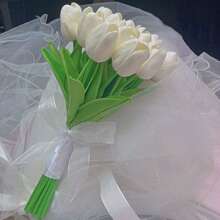 Buquê de flores brancas para noiva, ideal para casamentos, cerimônias de casamento, fotos de noivado e outras ocasiões especiais. Perfeito para fotos de noivado e damas de honra. Também é uma ótima opção para decoração de casa no Dia dos Namorados. - Branco - Ver 10
