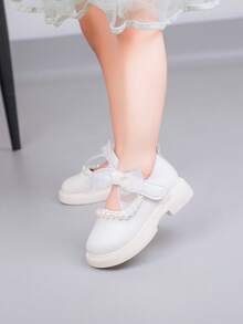 1 Pair Baby Princess Style Pearl Decor Flat Shoes, Made Of Soft Comfortable Material, Paired With Cute Bow Accent, Adding Sweet Charm For Baby. Design For Hook And Loop Easy On/Off, Suitable For Toddlers Learning To Walk. Delicate Pearl Decorated Uppers, Ideal For Pairing With Various Dresses, Perfect For Baby To Wear To Parties Or Daily Occasions. - White - View 7