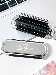 1 件个性化激光雕刻可折叠气垫发刷，二合一便携式镜子粉盒，送给女朋友、妈妈、母亲节、情人节的最佳礼物，多功能、装饰性、字母精美、时尚、新潮、复古、简约、基本款独特、定制珍品、女孩礼物、节日礼物、个性化女士礼物，送给他、孩子、家人、朋友、她、祖父母的理想礼物，适用于婚礼、客厅、卧室、浴室 - 彩色 - 查看 16