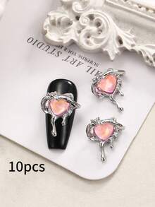 10件合金心形美甲装饰品，采用摩卡极光心形设计，是美甲的完美之选。浪漫、精致、可爱。适合约会、购物、郊游、派对等各种场合。这些DIY美甲配件、美甲宝石和美甲饰品融合了流行的欧美、日韩元素。美甲用品 - 彩色 - 查看 12