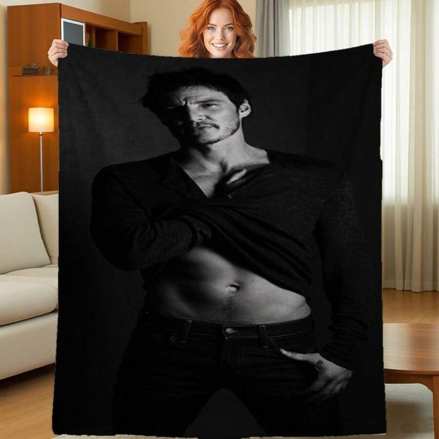 Pedro Pascal Blanket – Soft, Warm & Lightweight All-Season Throw With Vintage Portrait Design Featuring The Mandalorian & The Last Of Us Inspiration – Cozy Plush Blanket For Bed, Sofa, Office & Travel, Great Gift For Fans & Home Decor - 黑色 - 查看 1