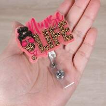 Carrete de identificación retráctil de acrílico rosa brillante con purpurina - Regalo médico lindo y romántico para trabajadoras de la salud, accesorio hospitalario para el Día de San Valentín