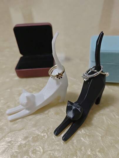 3D Printed Cat Sculpture Ring Holder - Black & White One-Piece Cat Statue, Ideal For Displaying And Storing Wedding Rings, As A Birthday Gift Or Office Decor. A Perfect Choice For Showcasing And Organizing Ladies' Jewelry, And A Great Gift For Special Occasions.
