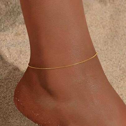 不锈钢扁链女士脚链，纤细简约，精致小巧的链条细节，夏季海滩度假风配饰。