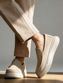 Salkin Giày lười nam thiết kế cao cấp, chất liệu da lộn mềm mại, kiểu dáng xỏ chân tiện lợi, mũi tròn, giày moccasin thanh lịch, màu trơn, đế dày chống trượt, phù hợp cho các dịp thường ngày, hẹn hò, dự tiệc, làm quà tặng ngày lễ, mùa xuân/hè/thu. Lưu ý: Kích thước nhỏ hơn so với bình thường, vui lòng đặt lớn hơn một size. - Màu be - Xem 8