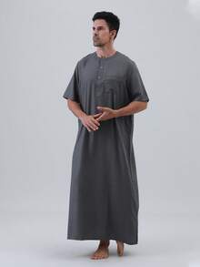 AL HARAMAIN Túnica y Dishdasha árabe para hombres, cómoda y holgada, de tela suave, diseño tradicional, adecuada para culto, lavable a mano o a máquina, regalo para la familia, para todas las estaciones, apropiada para el Ramadán y ocasiones religiosas formales | Diseño de cuello redondo | Textura suave - Gris Oscuro - Ver 7