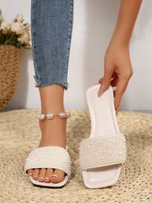 斋月新款方头平底凉鞋，时尚女士套脚拖鞋，米色，珍珠装饰，休闲户外平底凉鞋，防臭，休闲度假沙滩拖鞋 - 米色 - 查看 5