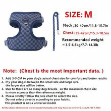 PETSIN Bộ dây dắt và dây dắt chó ca rô phong cách mùa xuân mới với lưới thoáng khí mềm mại, vòng tròn ở lưng giúp giữ ổn định, thiết kế chống trầy xước, vừa vặn có thể điều chỉnh cho chó nhỏ - Thời trang và thoải mái khi huấn luyện đi dạo hàng ngày. Dây kéo cùng màu được trang bị vòng túi đựng rác - Màu xanh hải quân - Xem 12