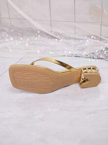 Sandal Selop Ujung Persegi Terbaru Musim Panas, Sandal Jepit Hak Tipis, Sandal Jepit Serbaguna untuk Aktivitas Luar Ruangan Wanita - Emas - View 5