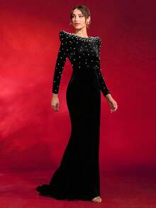 优雅女士黑色丝绒长袖珍珠装饰美人鱼尾长款晚礼服