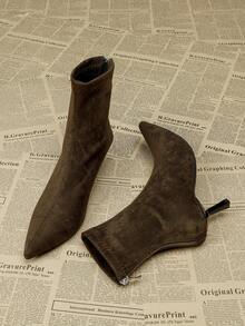 女士军绿色麂皮短靴，7厘米高跟，修身剪裁，舒适时尚尖头靴 - 軍綠色 - 查看 5