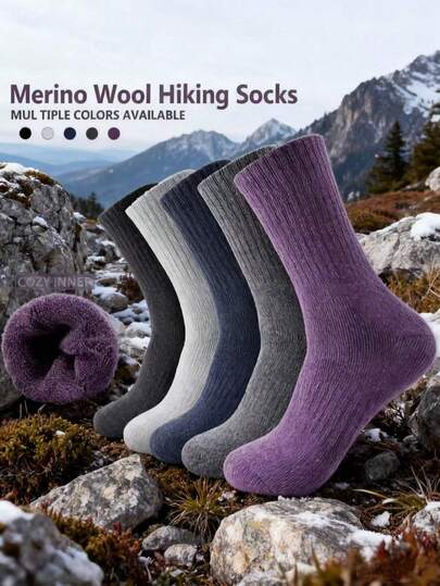 一双全新中筒袜，双层设计，纯色，内衬保暖层。这款加厚羊毛袜非常适合秋冬季节穿着，男士适用。这款保暖袜非常适合徒步旅行、登山等户外活动，提供卓越的保暖性和舒适度。