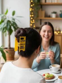 1个黄色警戒线造型发夹，趣味搞怪礼物，时尚配饰，适合派对、聚会、节日等场合。时尚发夹，优雅发爪，休闲发饰，美发夹，节日必备发饰。 - 彩色 - 查看 2