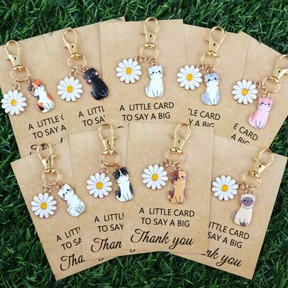 9件套可爱猫咪雏菊钥匙扣套装，附赠感谢卡 - 可爱的虎斑猫和雏菊花朵吊坠，镂空心形设计，温馨祝福语，便携耐用的礼盒包装，适合圣诞节、教师节、毕业典礼、生日等各种场合 - 男女皆宜，可用作包包装饰或钥匙扣（不含电池/电子元件），花朵吊坠，卡通风格，做工精良，轻巧便携，动物主题纪念品，全家共享的温馨之选