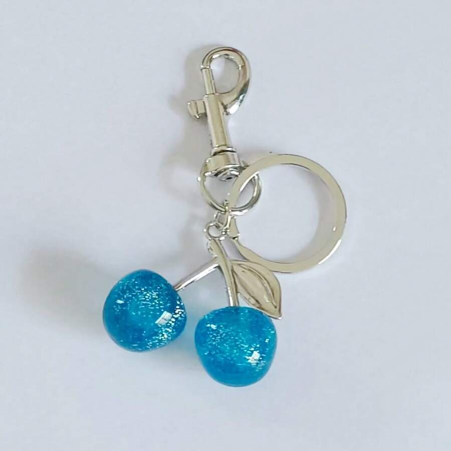 1 pieza Llavero con colgante de cereza - Accesorios para automóvil, llavero de cereza, regalo para mujer, regalo de Navidad, regalo de bolso para novia - Plata+azul - Ver 1
