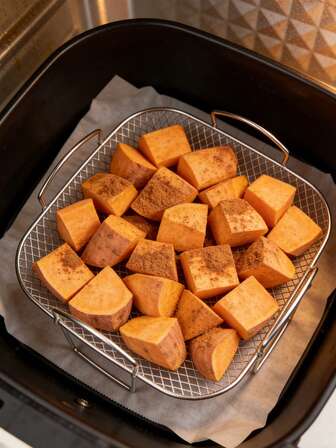 1 Silver Grid Air Fryer Grill, Simple And Practical Stainless Steel Mesh Hollow Tray Type, Equipped With Anti Scald Handle, Stable Bracket Foot Details, With Uniform Thermal Conductivity To Lock Fresh, Oil Control To Reduce Fat, And Adaptable To Multi Size Air Fryer Functions