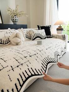 豪华毛绒沙发套 - 厚实、保暖、防滑，适用于客厅、办公室、卧室装饰 - 可机洗，适合单人至四人沙发 - 白色 - 查看 5