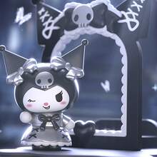 Miniso 三麗鷗 Kuromi 甜酷仙境盲盒 - 黑暗與甜美的碰撞，精緻細節展現 Kuromi 的魅力，桌面裝飾/收藏品/生日禮物/節日禮物 (隨機出貨 1 個) - 彩色 - 查看 4