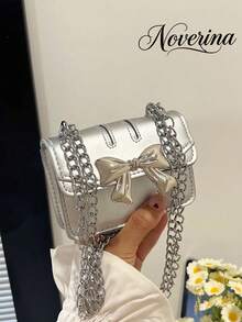 A New Fashionable Mini Square Bag For Fall And Winter Season,[US-Based Shipping]Hardware Bow Decoration, Flap Opening, Metal Double Chain, Small Capacity Lightweight Minimalist Crossbody Bag. Suitable For Women's Daily Life Leisure And Student Use Coin Purse, Fashionable Bow Purse For Women, Mini Shoulder Bag, Handbag, Crossbody Bag,Stylish And Portable, Compact And Practical, The Best Gift Choice,Women's Bow Knot Chain Cross Body Handbag Flap Mini Squared Shoulder Bags,Elegant PU Leather Shoulder Bag For Women With Chain Detail,For Party Wear From Office Commutes To Casual Shopping Trips Elegant,Women's Fall Clothing Winter Clothing Christmas Halloween Gift Pumpkin Skeleton Fall Spider Autumn Velvet Furry Party Fuzzy Plush,Black Purse Purses And Bags Women Tote Bag Bags For Women Silver Purse Crossbody Bags For Women Fall Clothes For Women Wallet Shoes Clear Purse Tote Bags For Women Black Bag Clear Bag Purses For Women - 銀色 - 查看 7