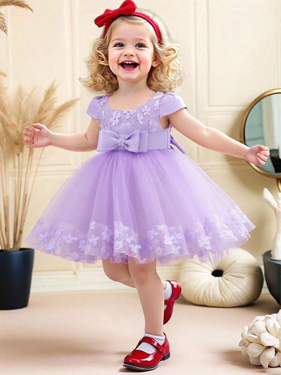 女婴纯色花朵贴花蝴蝶结泡泡袖可爱公主裙，适合派对和节日穿着，不含头饰