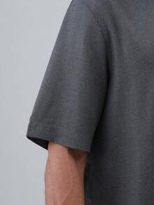 AL HARAMAIN Túnica y Dishdasha árabe para hombres, cómoda y holgada, de tela suave, diseño tradicional, adecuada para culto, lavable a mano o a máquina, regalo para la familia, para todas las estaciones, apropiada para el Ramadán y ocasiones religiosas formales | Diseño de cuello redondo | Textura suave - Gris Oscuro - Ver 10