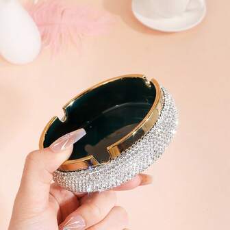 1PC Luxurious Diamond-Encrusted Crystal Lid Ashtray – Black Ceramic Interior, Decorative Indoor/Outdoor Smoking Accessory, Elegant Desk Decoration For Home & Office