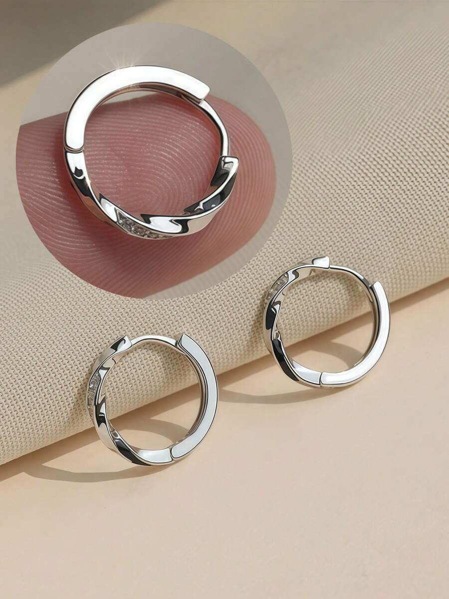 طقم خواتم وأقراط من النحاس المطلي بالفضة مقاوم للحساسية مزين بأحجار الزركونيا الصغيرة، أنيق وجذاب، مناسب للاستخدام اليومي للنساء - أقراط من شريط ملتوي - مشاهدة 1