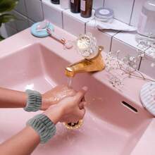 - Juego de 4 diademas y muequeras de spa, accesorios reutilizables para maquillaje y cuidado de la piel para lavado, prevenir el desbordamiento de lquidos, para mujeres y nias - Gris - Ver 4